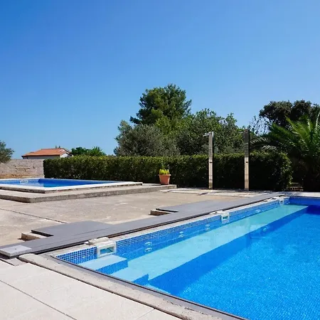 Auf Der Insel Vir, 2 Pools, Sehr Privat, Ideal Fuer Familien * Vir