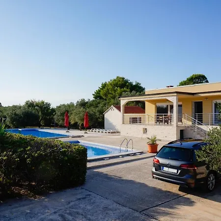 Auf Der Insel Vir, 2 Pools, Sehr Privat, Ideal Fuer Familien Vila *
