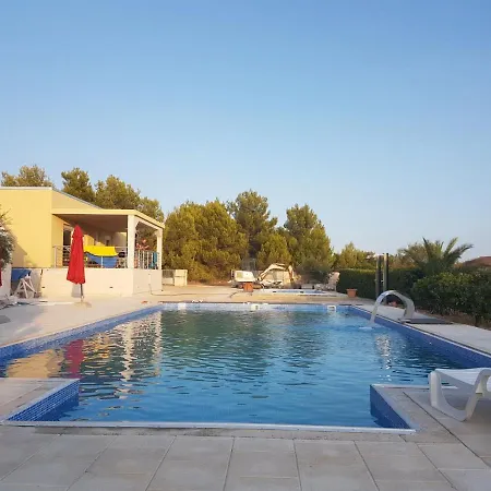 Villa Auf Der Insel Vir, 2 Pools, Sehr Privat, Ideal Fuer Familien Vir