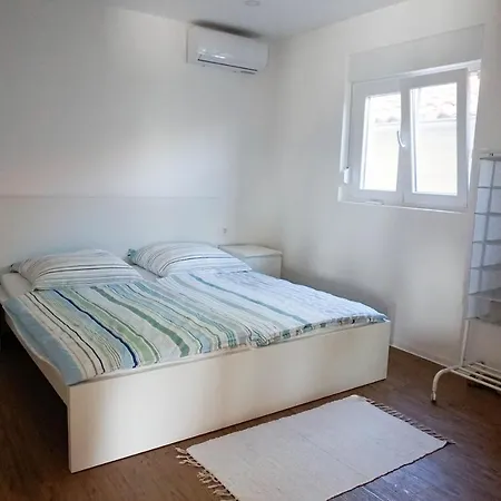 Auf Der Insel Vir, 2 Pools, Sehr Privat, Ideal Fuer Familien