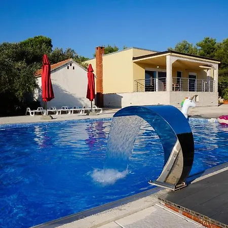 Villa Auf Der Insel Vir, 2 Pools, Sehr Privat, Ideal Fuer Familien Vir