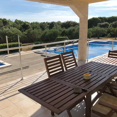 Villa Auf Der Insel Vir, 2 Pools, Sehr Privat, Ideal Fuer Familien Vir